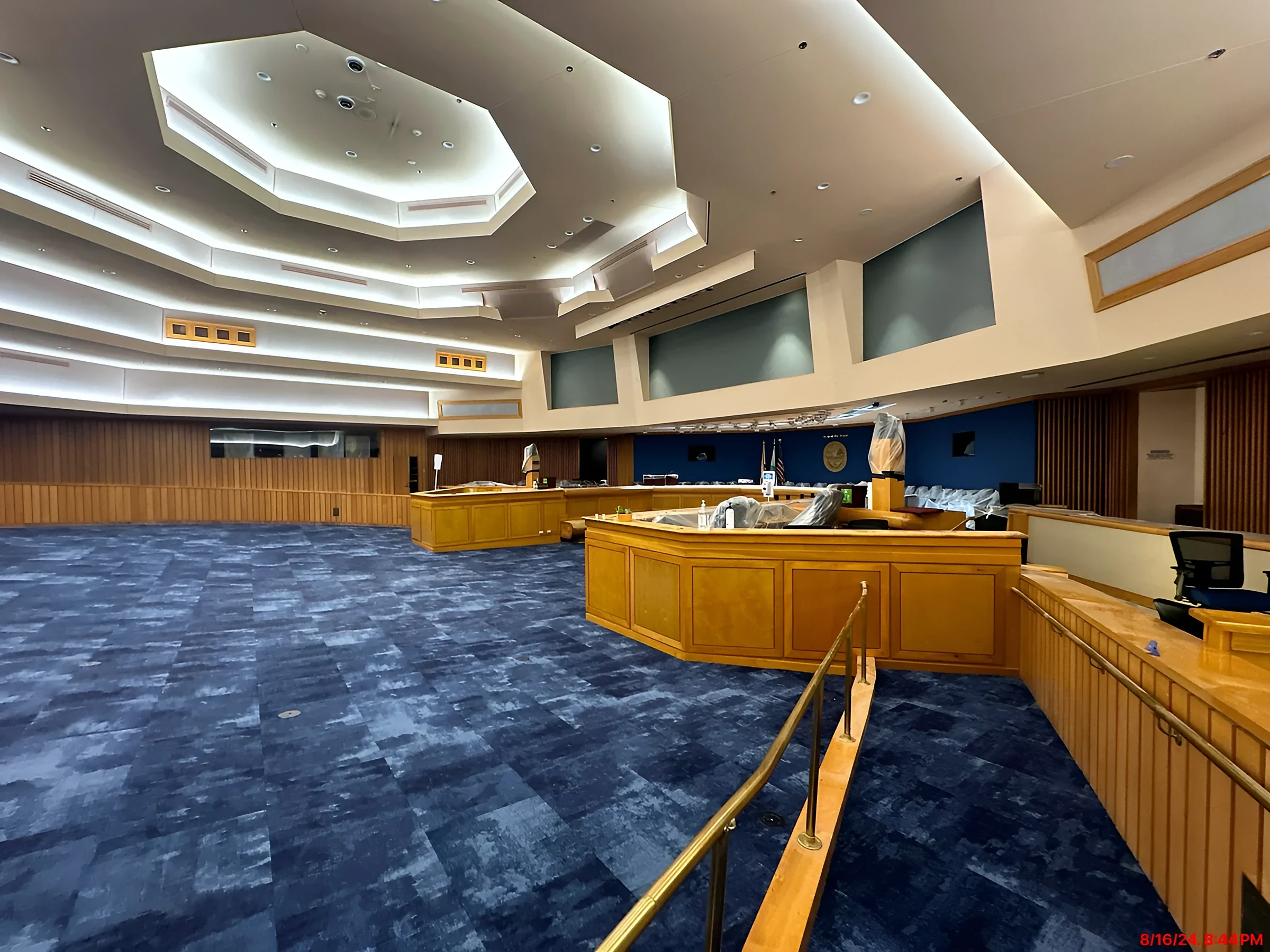 El piso de la sala después de la instalación de agosto