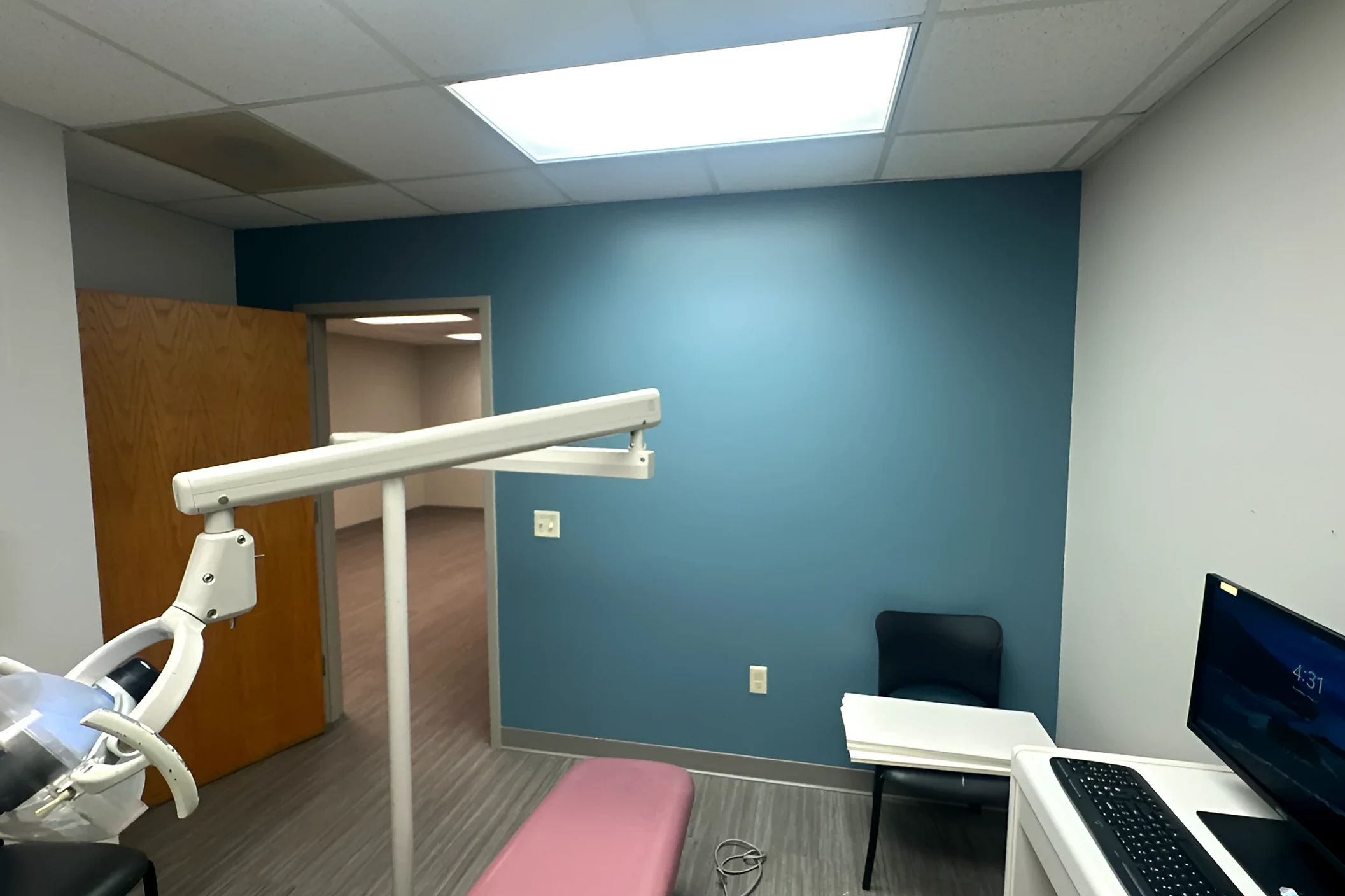 Dental operatory with a blue accent wall