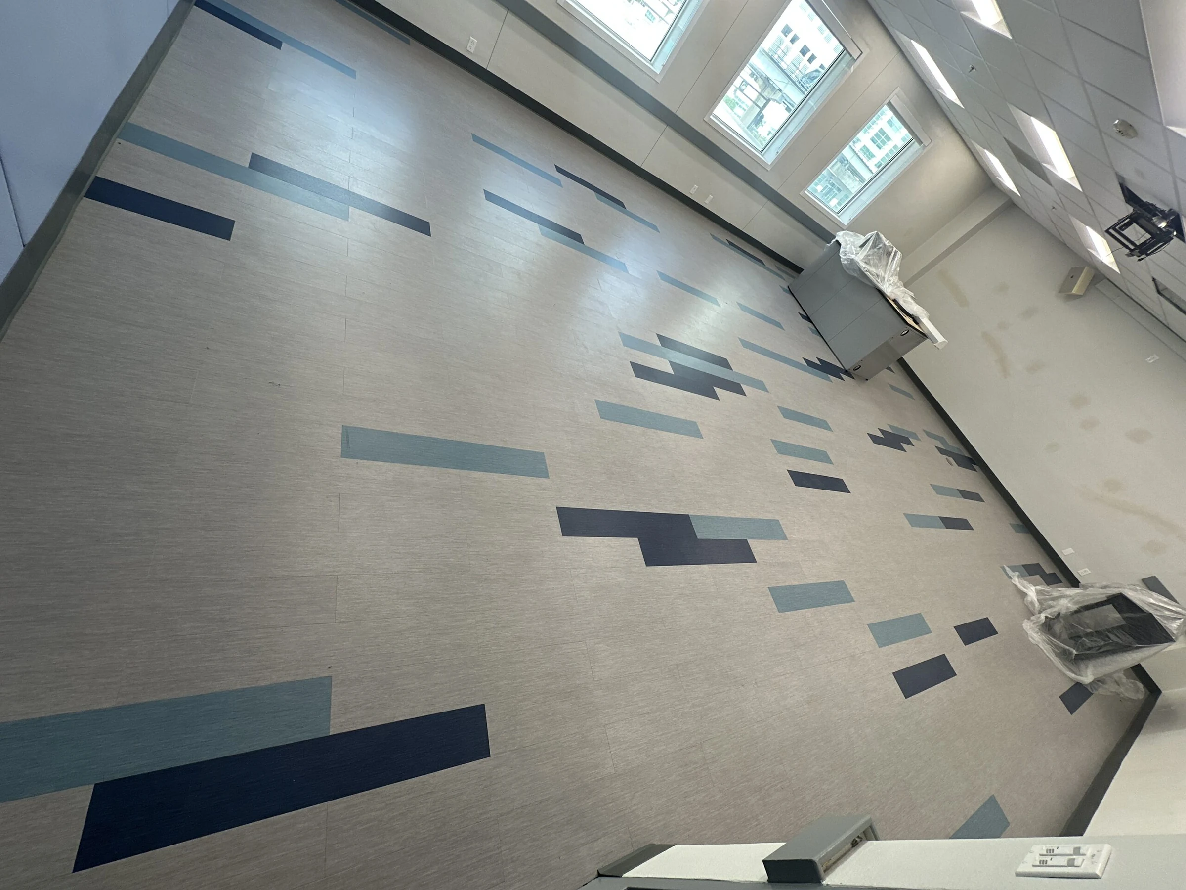 Light and deep blue runs near the teaching wall